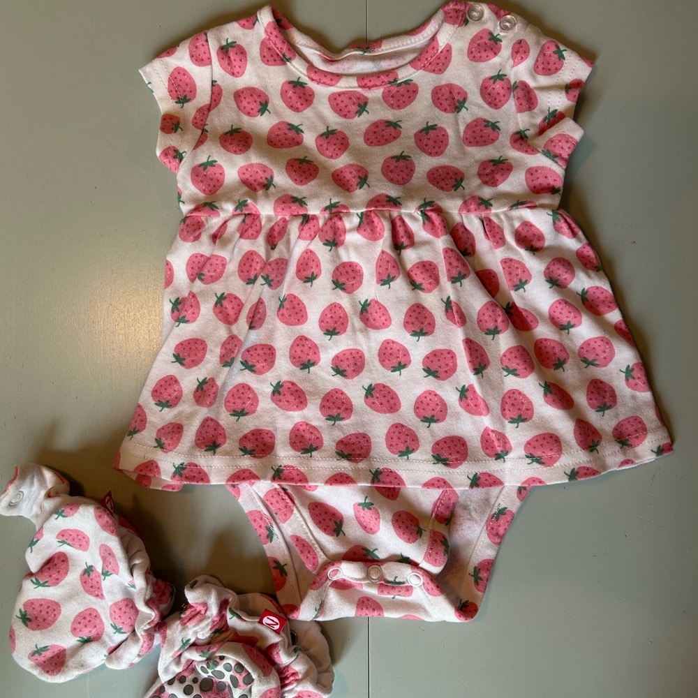 Zutano Strawberry Print Baby Dress and Snap Bootie/Shoe Set 3-6 Months Baby Girl - Picture 2 of 5